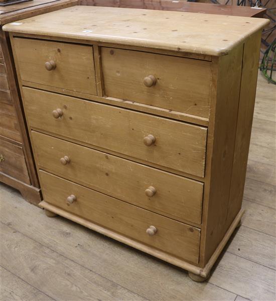 A pine chest of drawers W.91cm